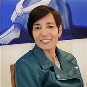 laureata in Letteratura e Beni Culturali ho vissuto in Francia e vi farò simpatizzare con la lingua  strana  !